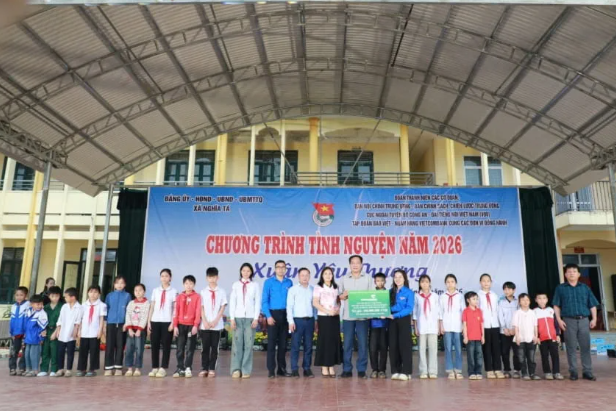 Vietcombank hỗ trợ 100 suất học bổng tại xã Nghĩa Tá, tỉnh Thái Nguyên