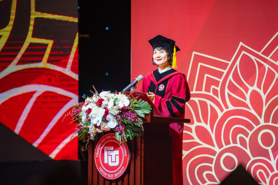 Những sinh viên tốt nghiệp sớm Trường Đại học Ngoại thương xếp loại xuất sắc có những thành tích gì?