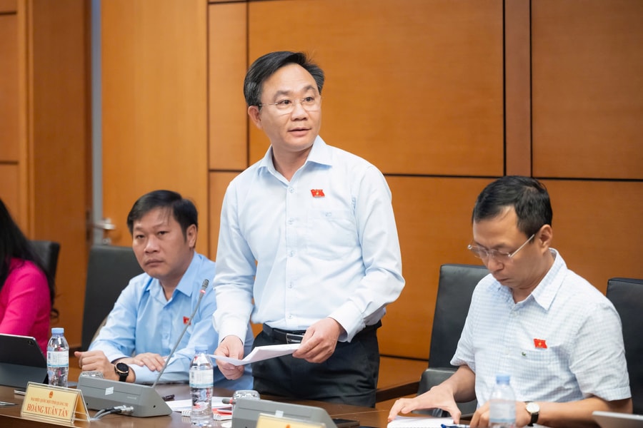 Chiều 09/04/2026: Thảo luận Tổ 13 ( Đoàn ĐBQH các tỉnh Quảng Trị, An Giang)