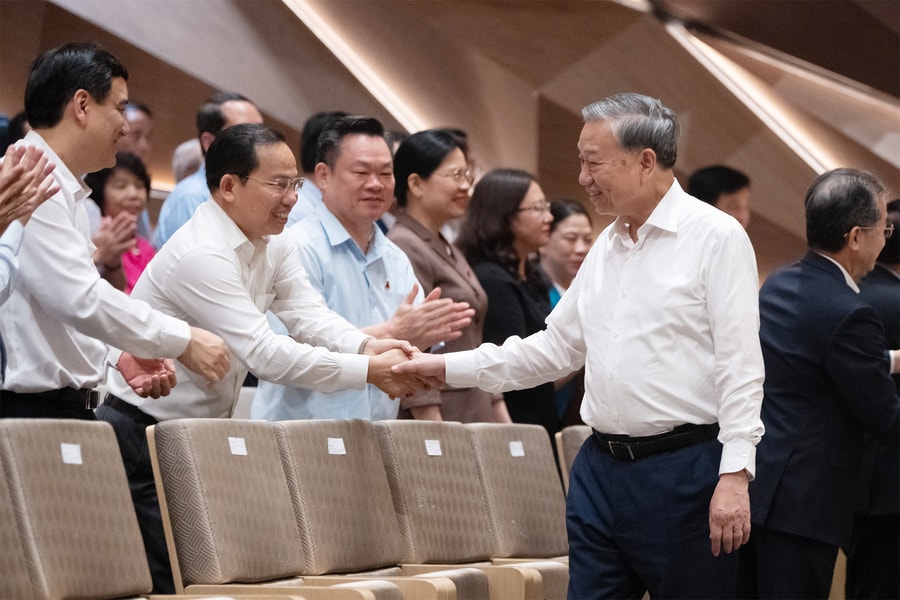 Lãnh đạo Đảng, Nhà nước dự Chương trình nghệ thuật “Tổ quốc trong tim”