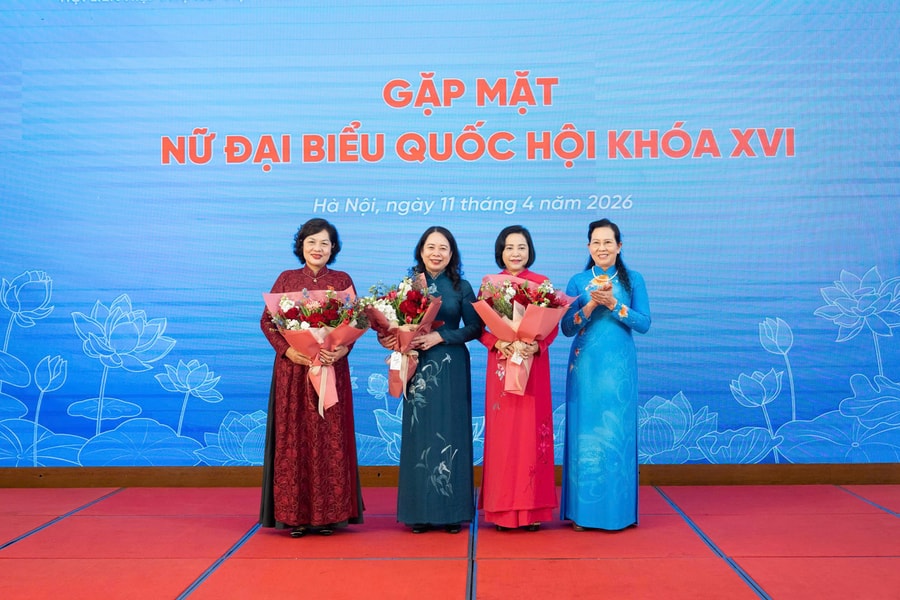 Gặp mặt các nữ đại biểu Quốc hội khóa XVI nhân Kỳ họp thứ Nhất
