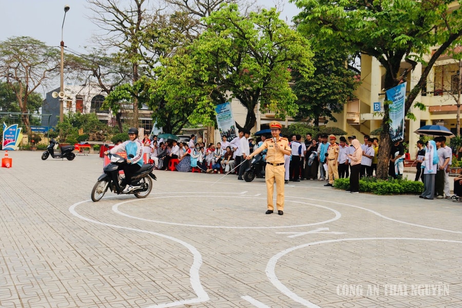 Thái Nguyên: Gần 2.000 học sinh được hướng dẫn kỹ năng lái xe gắn máy an toàn