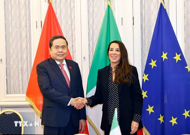 Chủ tịch Quốc hội Trần Thanh Mẫn tiếp Phó Chủ tịch Thượng viện Italia
