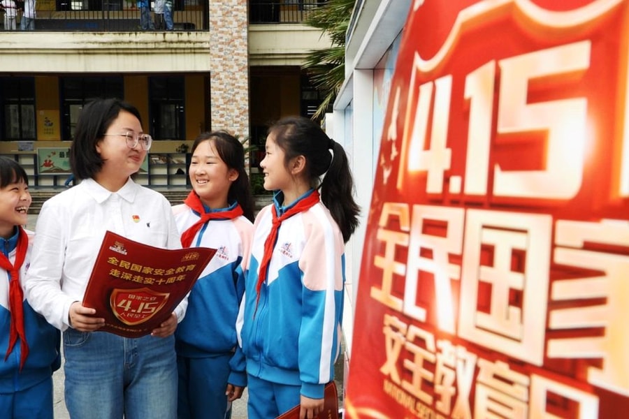 Trung Quốc xuất bản sách cho học sinh về an ninh quốc gia