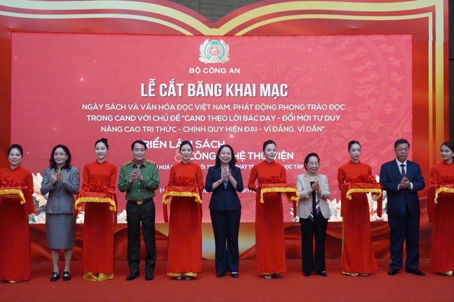 Phát động phong trào đọc sách trong Công an nhân dân