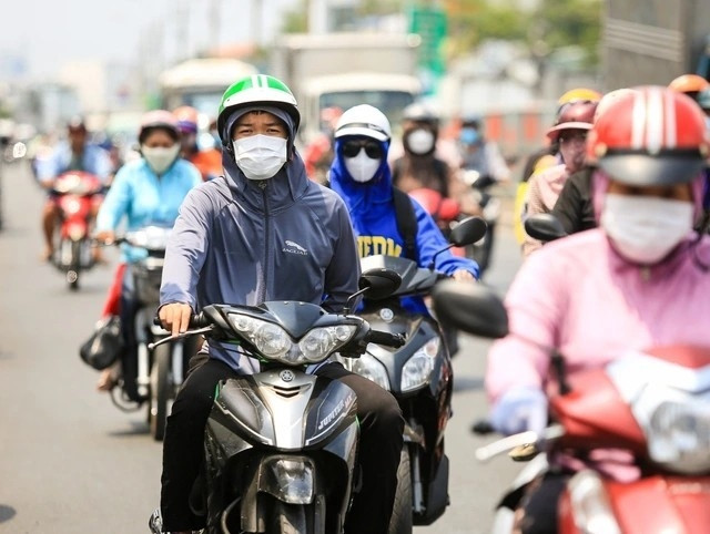 Cần lựa chọn trang phục chống nắng hiệu quả trong kỳ nghỉ lễ