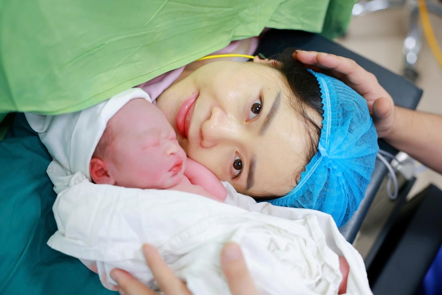 Cặp song sinh chào đời cách nhau 13 tuần: Ca hiếm trong sản khoa Việt Nam