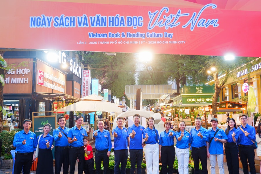 Thanh niên Quốc hội tham quan, hưởng ứng Ngày sách và Văn hoá đọc