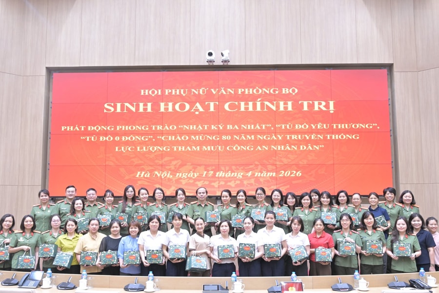 Phát động phong trào "Nhật ký Ba nhất", "Tủ đồ Yêu thương", "Tủ đồ 0 đồng" Chào mừng 80 năm Ngày truyền thống lực lượng Tham mưu Công an nhân dân