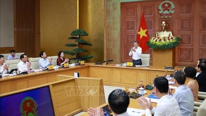 Giảm thủ tục, giảm chi nhưng phải bảo đảm thu nhập cho công chức, viên chức