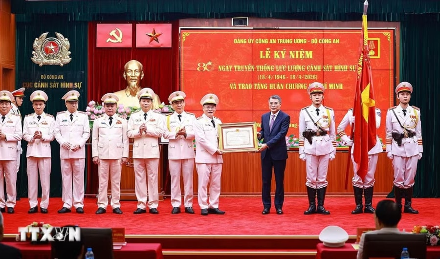 Lực lượng Cảnh sát hình sự đón nhận Huân chương Hồ Chí Minh