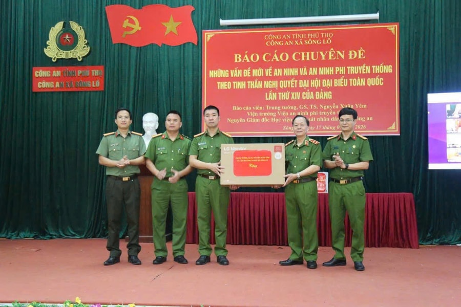 Phú Thọ: Công an xã Sông Lô tổ chức báo cáo chuyên đề "Những vấn đề mới về an ninh và an ninh phi truyền thống"
