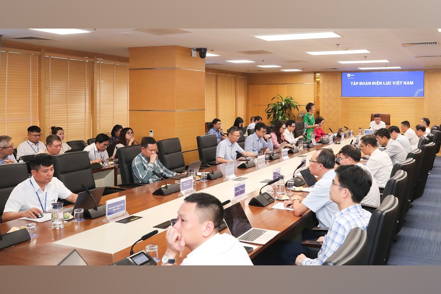 EVN chủ động thích ứng từng bước chuyển đổi xanh