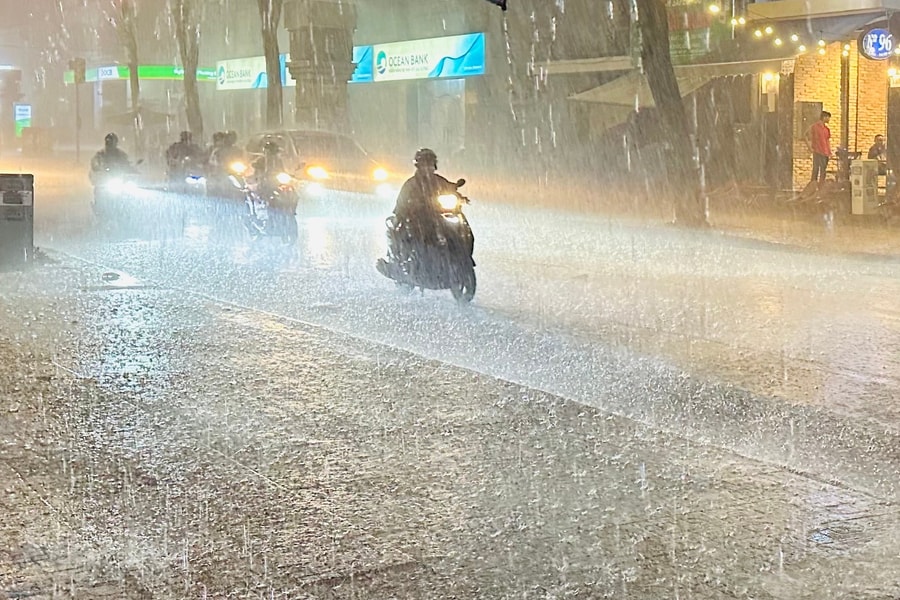Dự báo thời tiết ngày 19/4: Bắc Bộ mưa dông diện rộng, cảnh báo lũ quét sạt lở