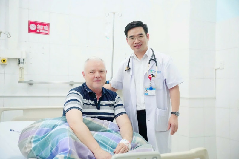 Từ cơn đau âm ỉ đến nguy kịch, du khách Pháp thoát nạn nhờ cấp cứu nhanh