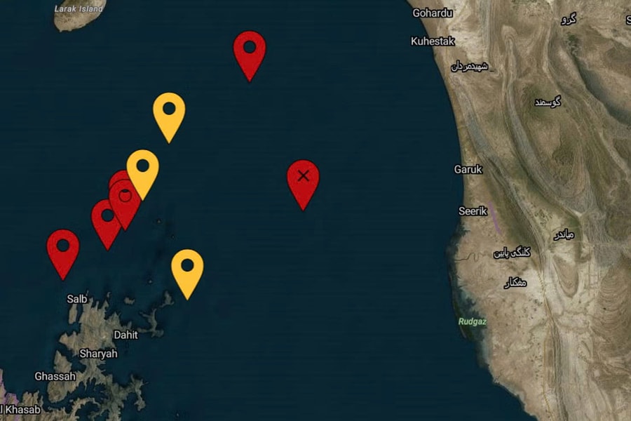 Iran tấn công một tàu chở hàng ở eo biển Hormuz