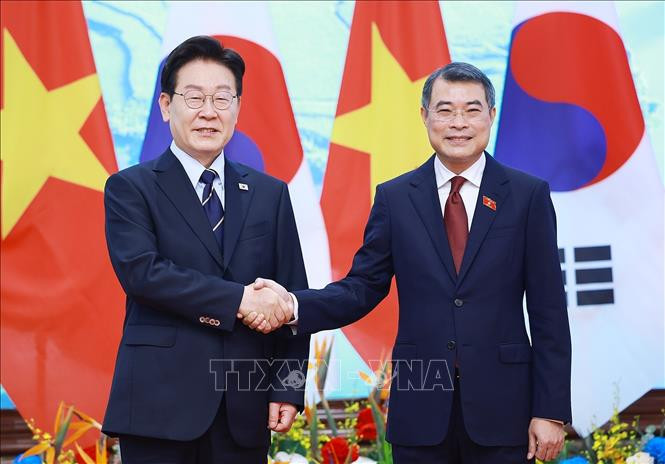 Thủ tướng Lê Minh Hưng hội kiến Tổng thống Hàn Quốc Lee Jae Myung