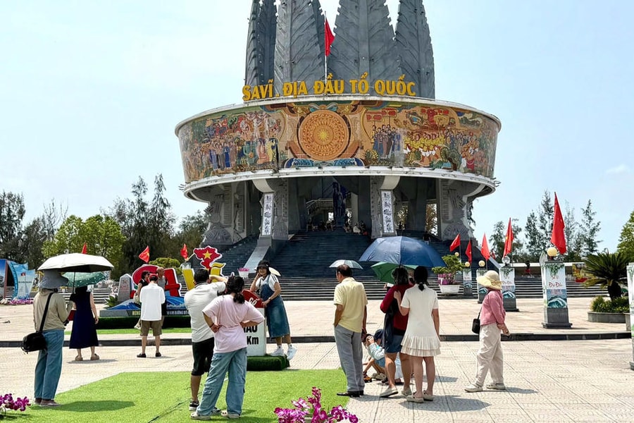 Quảng Ninh thu từ du lịch gần 1 nghìn tỷ đồng trong 2 ngày nghỉ lễ