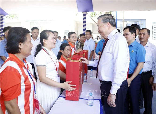 Chăm lo cho công nhân bằng giải pháp căn cơ, lâu dài