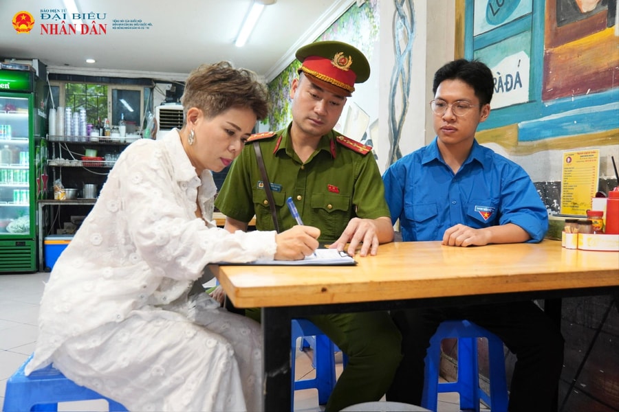 Công an phường Kim Liên giải bài toán trật tự đô thị từ tư duy "Trên dưới đồng lòng, dọc ngang thông suốt"