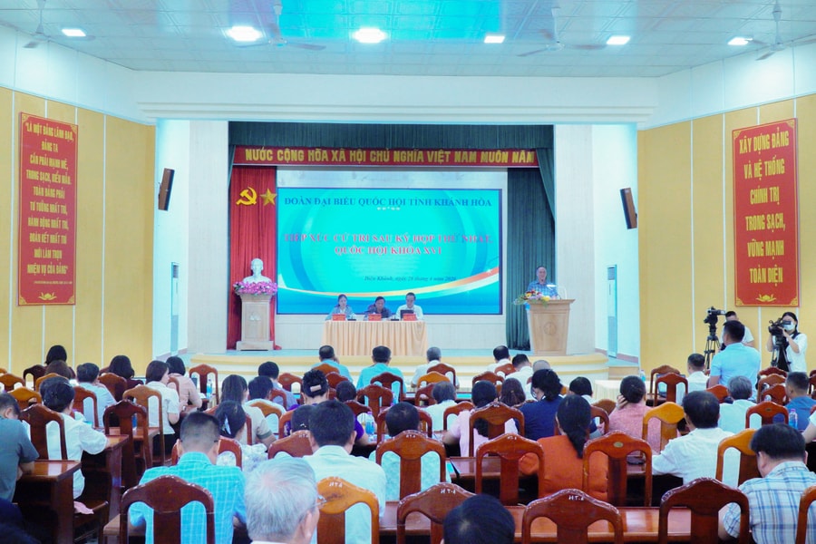 Phó Chủ tịch Quốc hội Nguyễn Khắc Định tiếp xúc cử tri 6 xã tại Khánh Hoà
