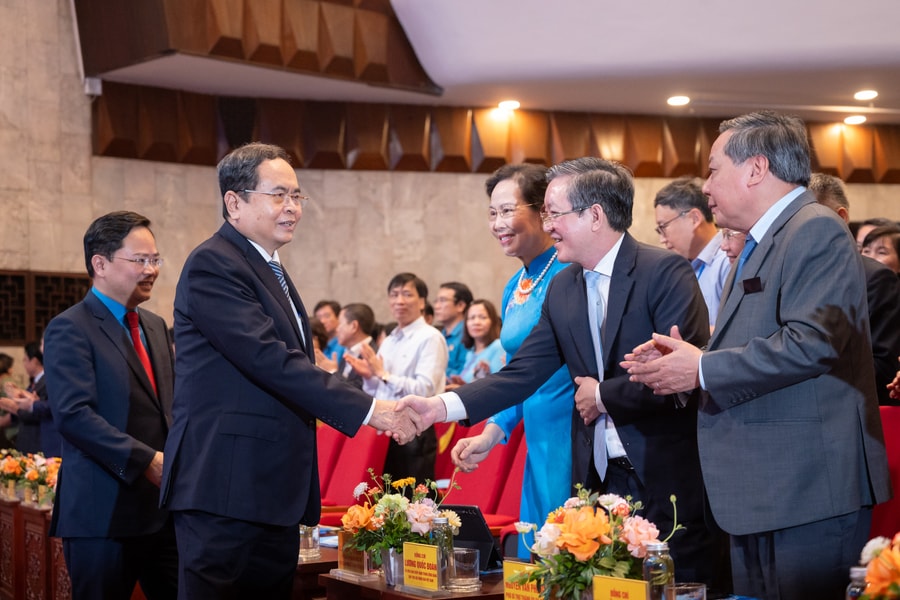 Chủ tịch Quốc hội Trần Thanh Mẫn dự Lễ kỷ niệm 140 năm Ngày Quốc tế Lao động và tuyên dương Chủ tịch công đoàn cơ sở xuất sắc
