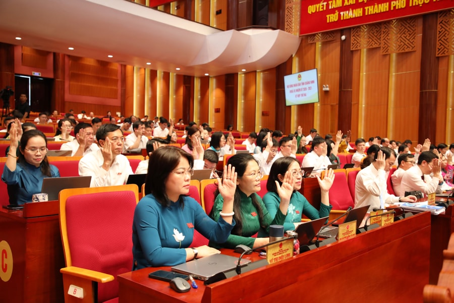 Kỳ họp thứ 2, HĐND tỉnh Quảng Ninh khóa XV thông qua 14 nghị quyết quan trọng
