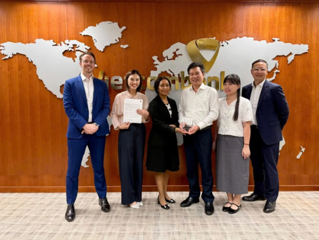 Vietcombank được Wells Fargo Bank vinh danh về chất lượng thanh toán xuất sắc