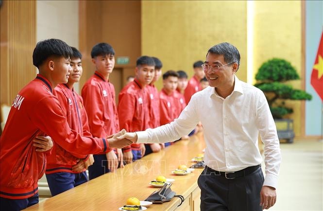 Thủ tướng Lê Minh Hưng gặp mặt đội tuyển bóng đá nam U17 Việt Nam vừa vô địch Đông Nam Á