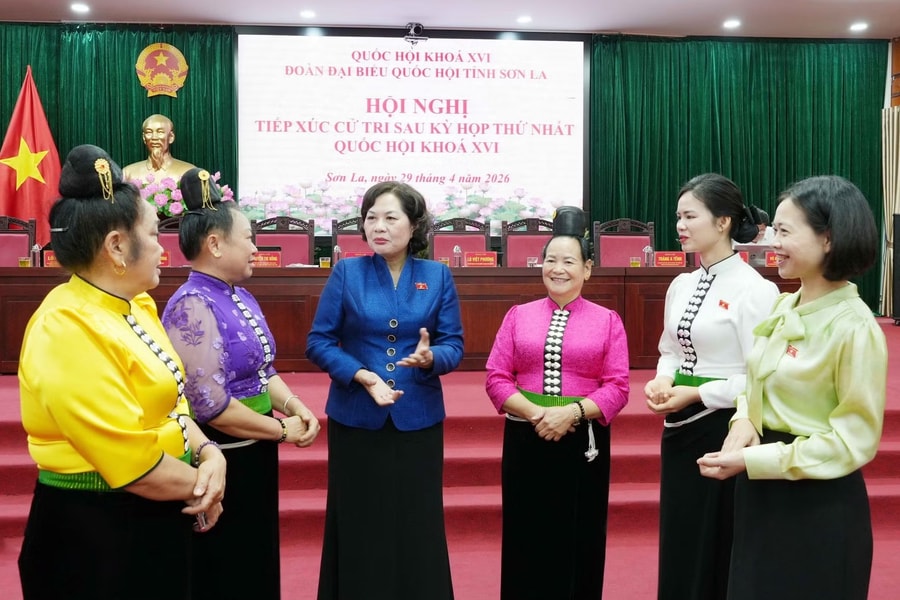 Phó Chủ tịch Quốc hội Nguyễn Thị Hồng tiếp xúc cử tri tại Sơn La
