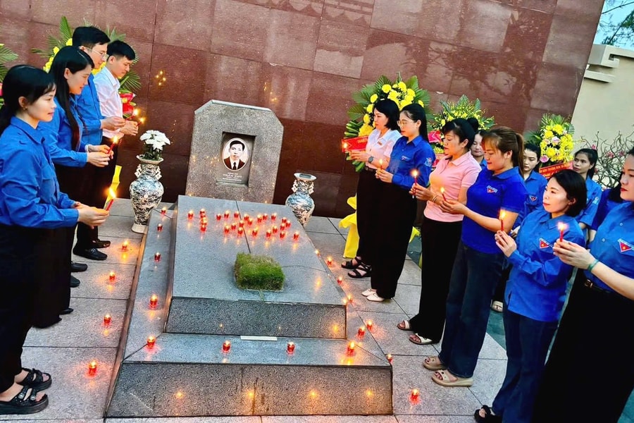 Người dân dâng hương tri ân, tưởng nhớ Tổng Bí thư Trần Phú