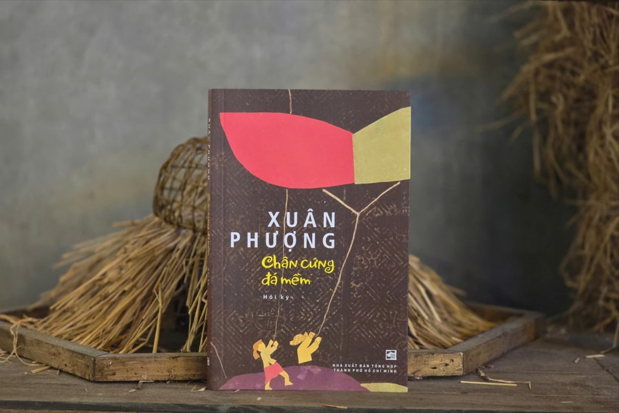 Đạo diễn - nhà văn Xuân Phượng ra mắt hồi ký "Chân cứng đá mềm"