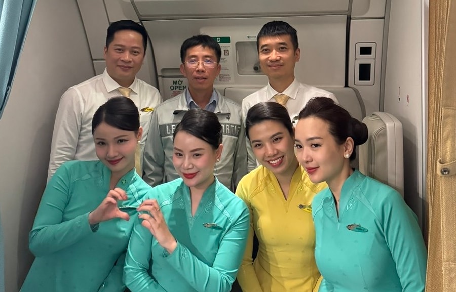 Bác sĩ Bệnh viện Bạch Mai kịp thời cứu hành khách liệt mặt trên chuyến bay đi Pháp