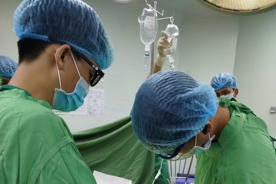Bệnh viện Đa khoa Trung ương Cần Thơ xử lý thành công ca dị vật kim loại mắc kẹt, siết chặt vùng kín