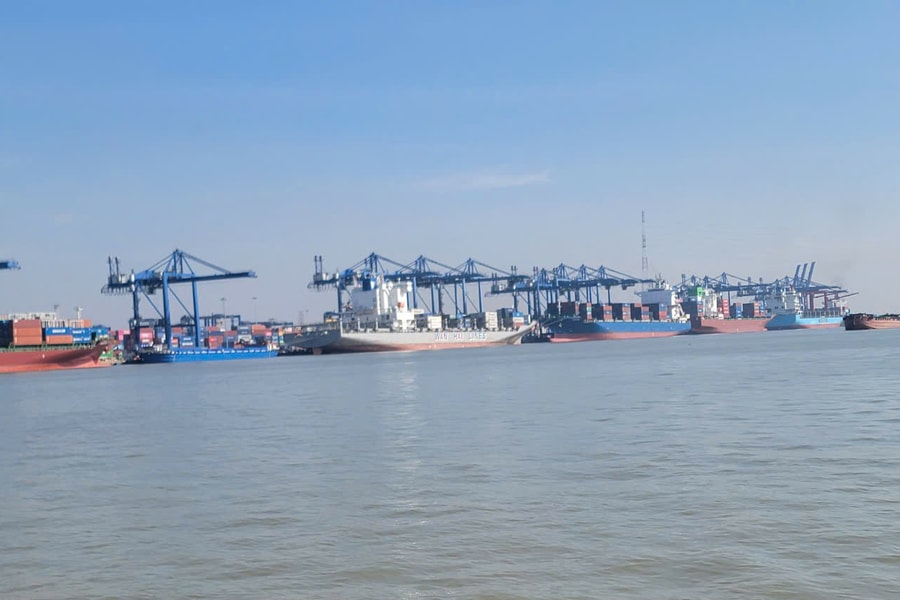 TP. Hồ Chí Minh: Ban hành 11 nhóm nhiệm vụ, giải pháp cấp bách để bảo đảm mục tiêu tăng trưởng 2 con số