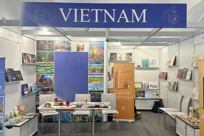 Bài cuối: Bệ phóng xuất khẩu tri thức