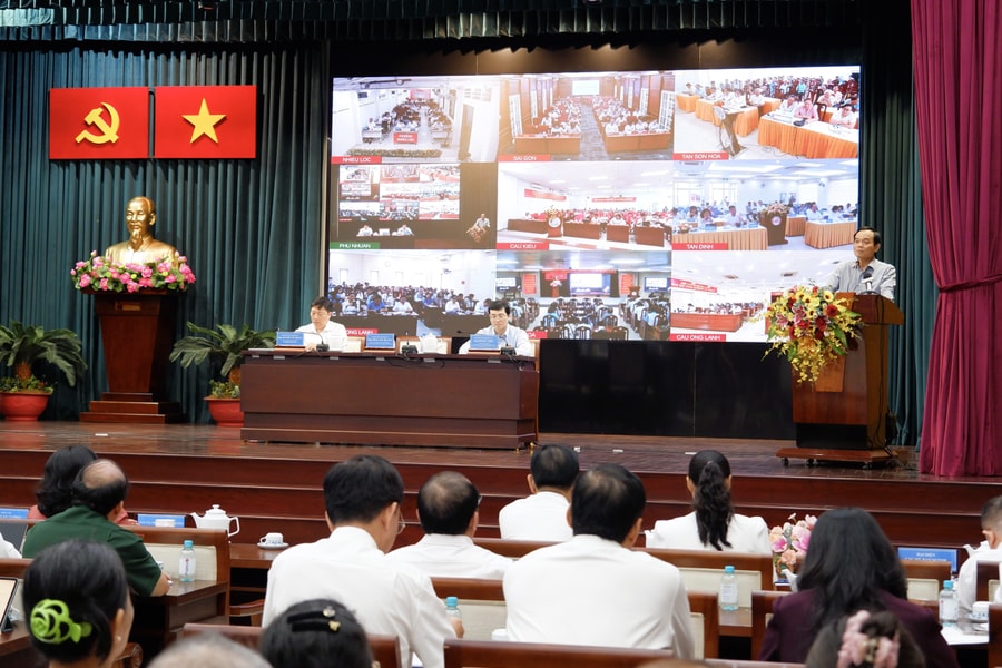 Bí thư Thành ủy TP. Hồ Chí Minh Trần Lưu Quang tiếp xúc cử tri sau Kỳ họp Quốc hội