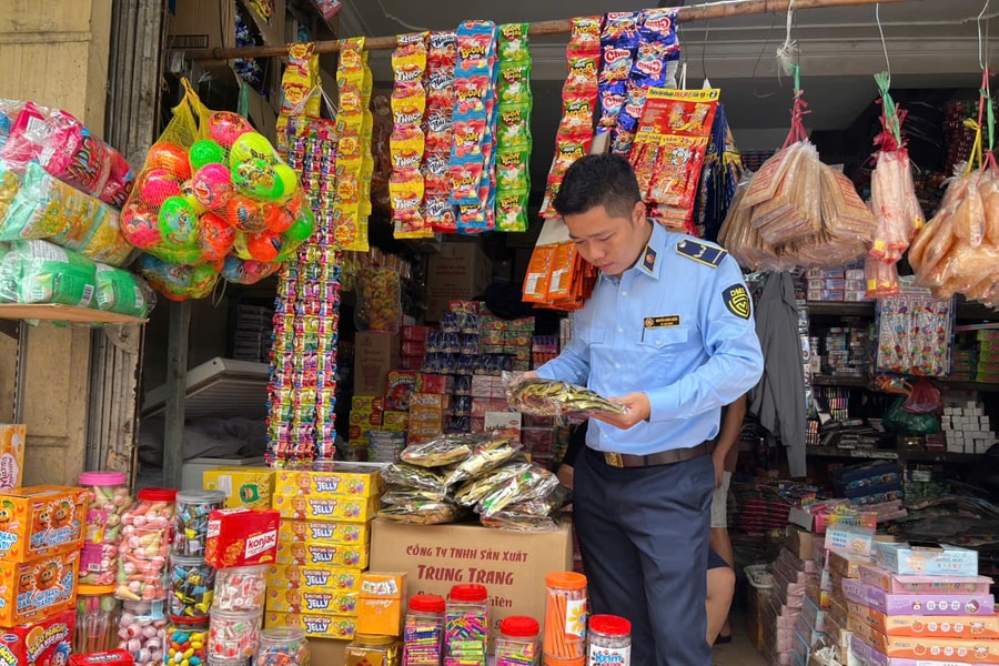 Hà Nội: Tăng cường kiểm tra an toàn thực phẩm tại khu vực phố cổ