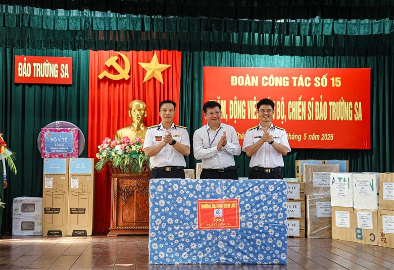 Trường Đại học Điện lực tham gia đoàn công tác thăm quần đảo Trường Sa và Nhà giàn DK1