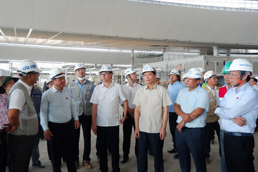 Phó Chủ tịch Quốc hội Nguyễn Hồng Diên khảo sát dự án sân bay Long Thành