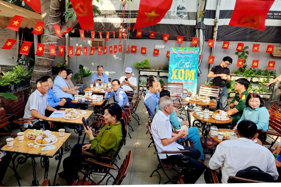 TP. Hồ Chí Minh: “Cà phê xóm” kết nối chính quyền với người dân