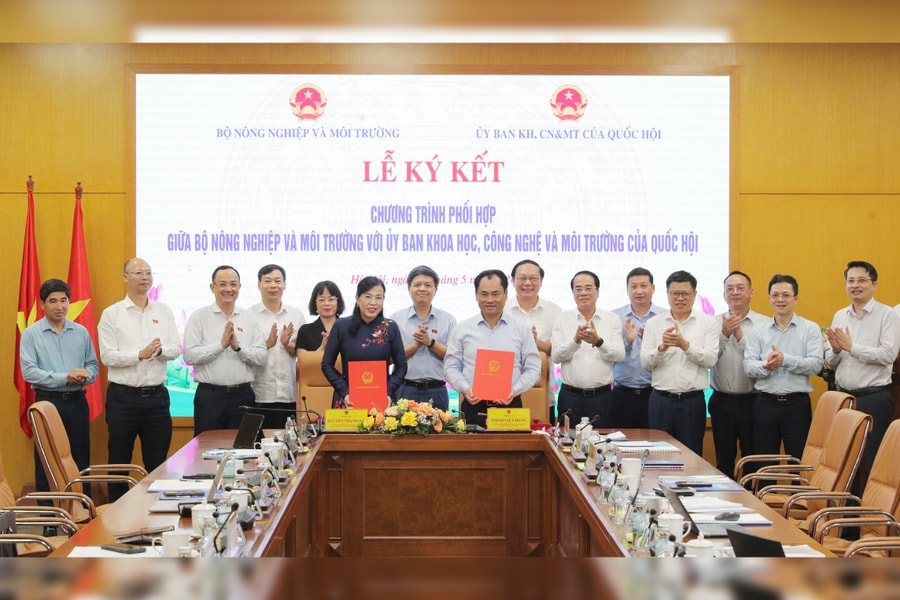 Ủy ban Khoa học, Công nghệ và Môi trường ký kết chương trình phối hợp công tác với Bộ Nông nghiệp và Môi trường