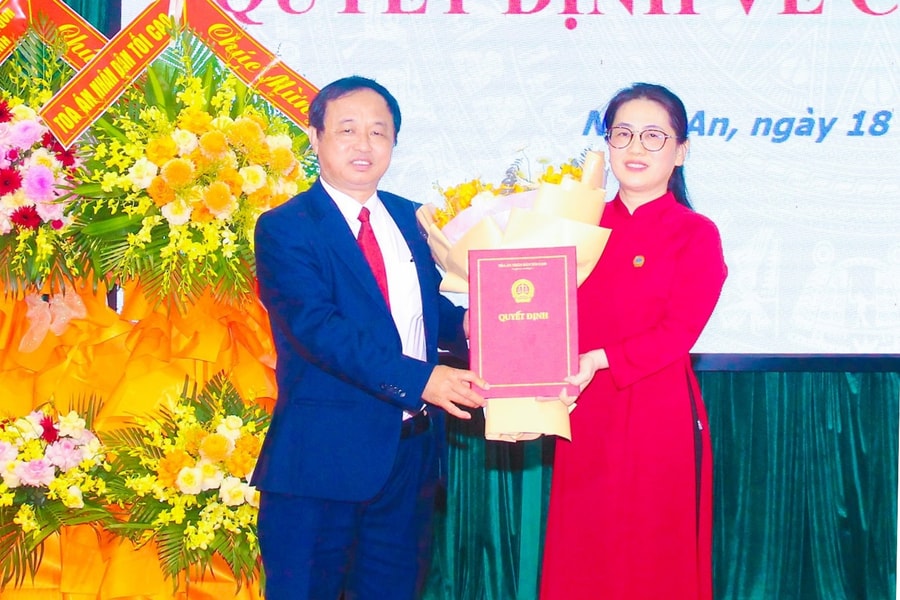 Bổ nhiệm bà Phan Thị Nguyệt Thu giữ chức Chánh án Toà án nhân dân tỉnh Nghệ An