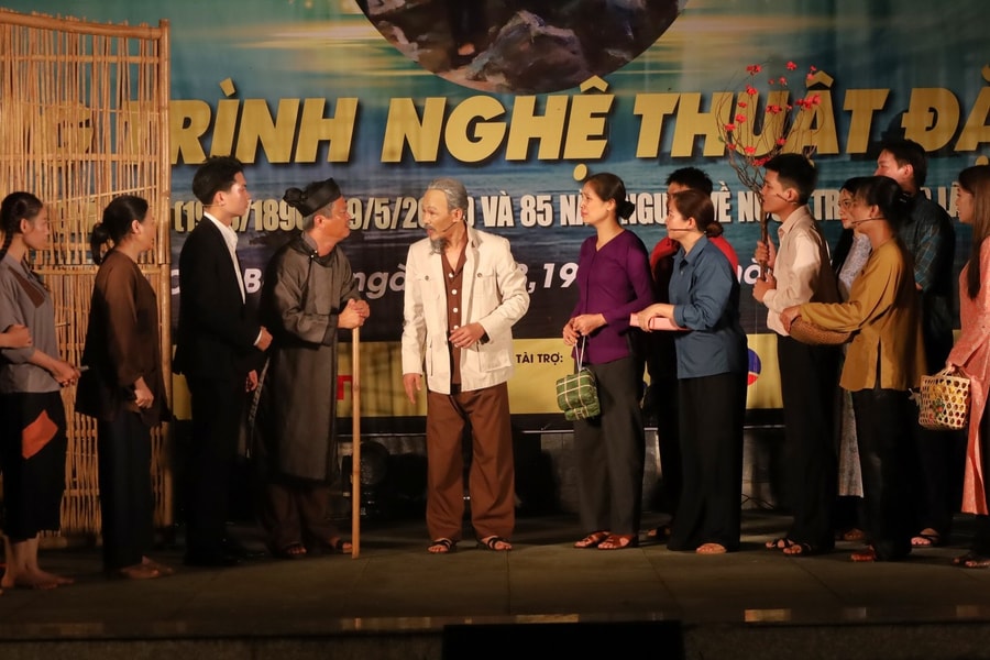 Chương trình nghệ thuật đặc biệt ca ngợi Chủ tịch Hồ Chí Minh