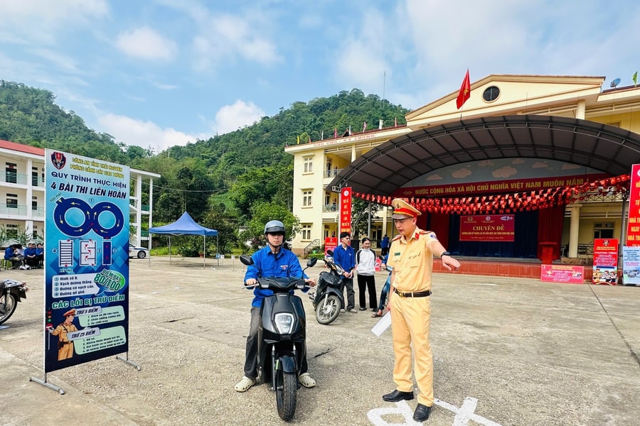 Thái Nguyên: Hơn 1.000 học sinh Trường THPT Chợ Đồn được hướng dẫn kỹ năng lái xe gắn máy an toàn