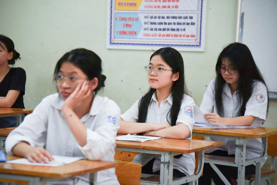 Nữ sinh đạt 2 điểm 10 tốt nghiệp THPT chia sẻ "bí quyết" trong làm bài thi