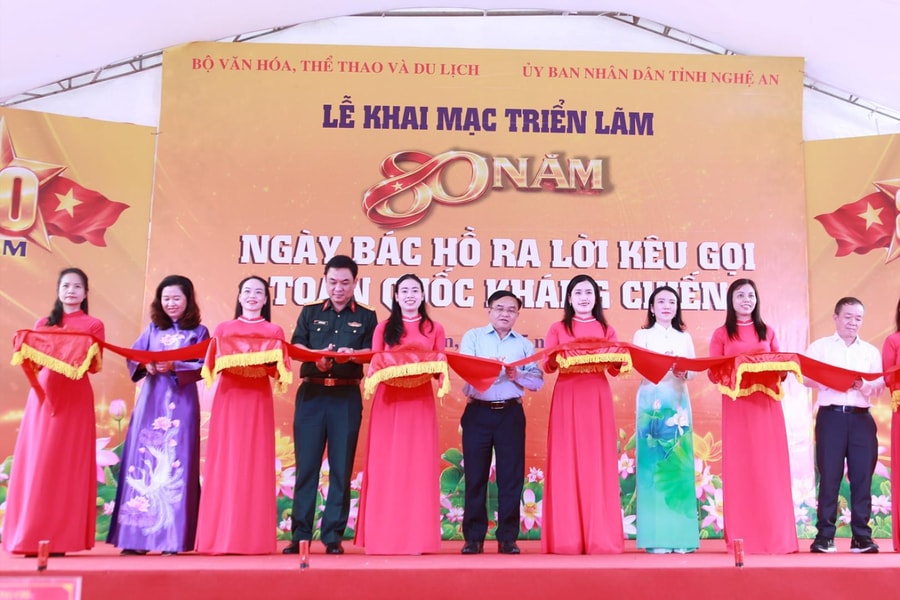 Khai mạc triển lãm “80 năm Bác Hồ ra lời kêu gọi toàn quốc kháng chiến”