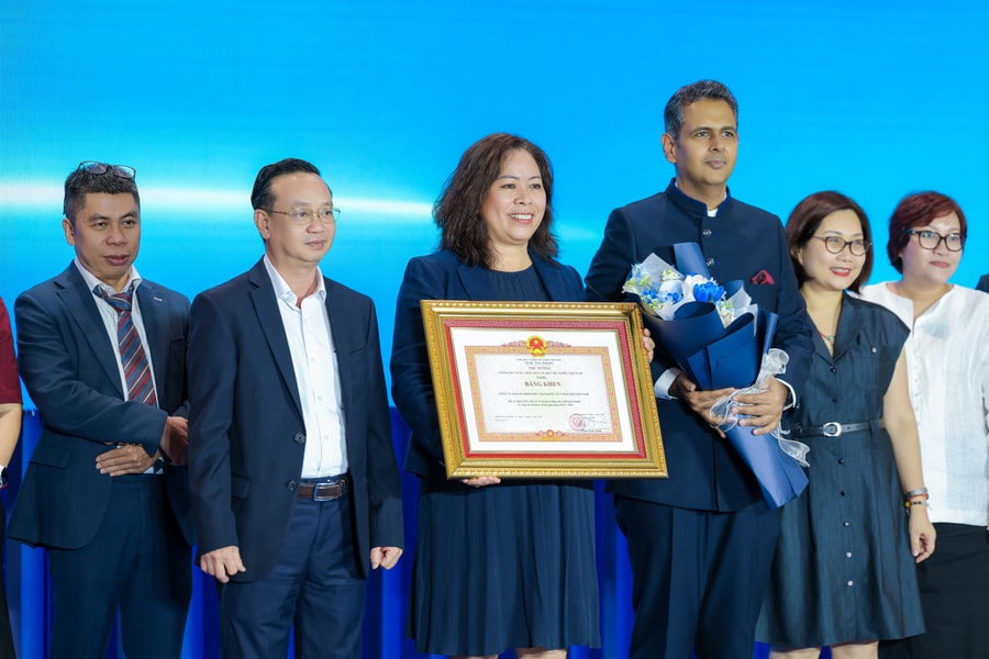 Unilever đón nhận Bằng khen của Thủ tướng Chính phủ, xác lập 4 định hướng đóng góp trong giai đoạn phát triển mới của Việt Nam