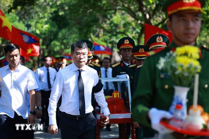Thủ tướng Lê Minh Hưng dự lễ viếng, truy điệu và an táng liệt sĩ tại tỉnh Quảng Trị
