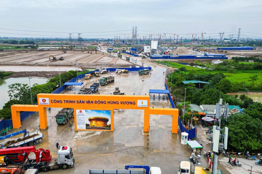 Khán đài 135.000 chỗ ngồi tại sân vận động Hùng Vương dần hình thành